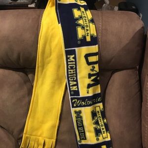 Fleece University of Michigan scarf